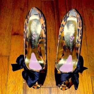Size 7.5 women’s Paris Hilton cheetah print open toe heels